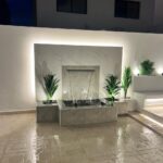 تنسيق حدائق بالدمام والخبر وتركيب العشب الصناعي والشلالات والمظلات والغرف الزجاجية