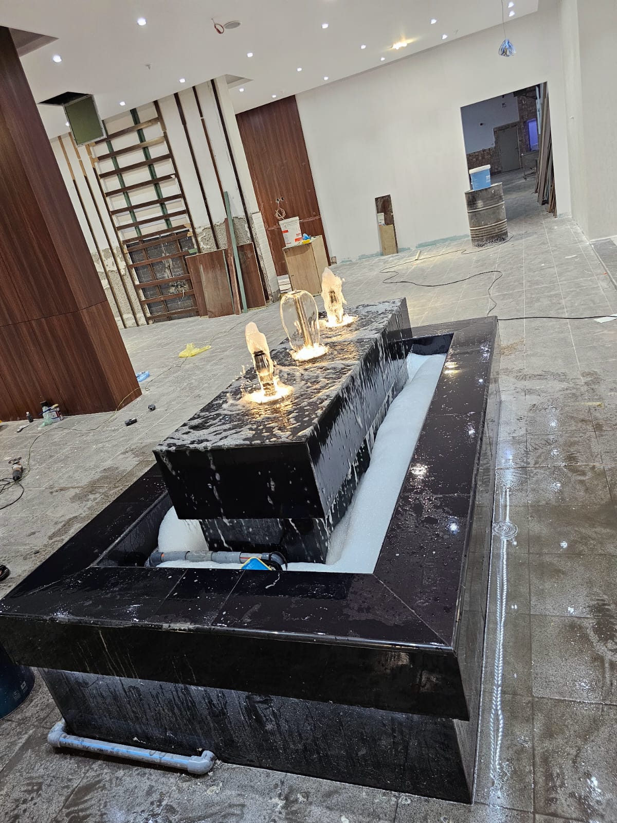 تنسيق حدائق بالدمام والخبر وتركيب العشب الصناعي والشلالات والمظلات والغرف الزجاتجية (302)